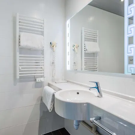 Liberte 4 Etoiles ホテル コルマール