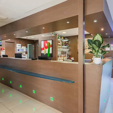 Liberte 4 Etoiles Hotel 4*