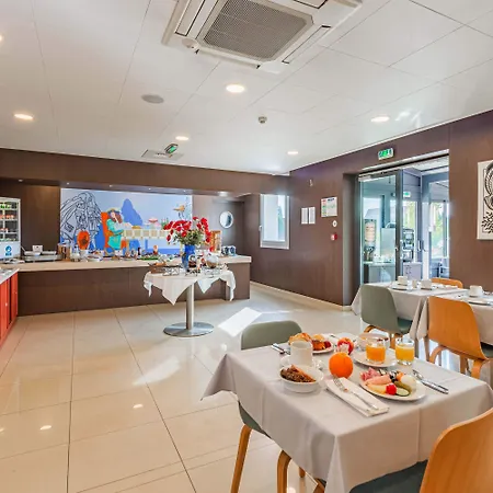 Liberte 4 Etoiles Szálloda Colmar